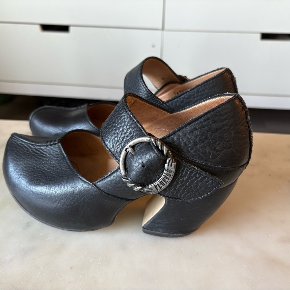 LEADER John Fluevog 
PLATFORM MARY JANE HEELS